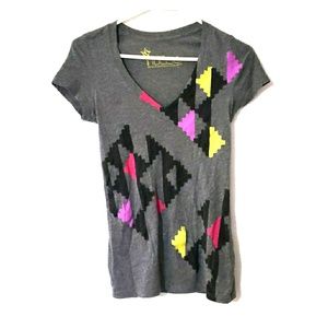 Nollie basic tee chevron/tribal v-neck